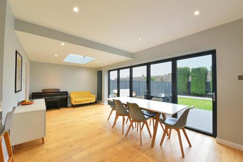 4 bedroom semi-detached house for sale, Lynwood Avenue, Copmanthorpe, York