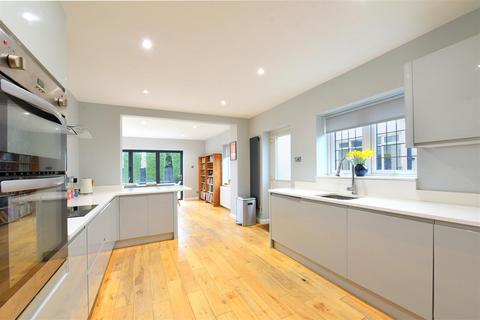 4 bedroom semi-detached house for sale, Lynwood Avenue, Copmanthorpe, York