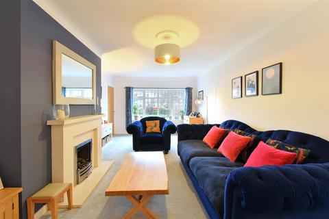 4 bedroom semi-detached house for sale, Lynwood Avenue, Copmanthorpe, York