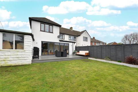 4 bedroom semi-detached house for sale, Lynwood Avenue, Copmanthorpe, York