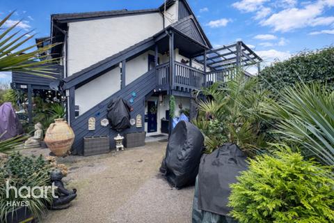 2 bedroom maisonette for sale, Marina Approach, Hayes