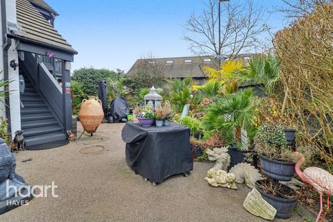 2 bedroom maisonette for sale, Marina Approach, Hayes