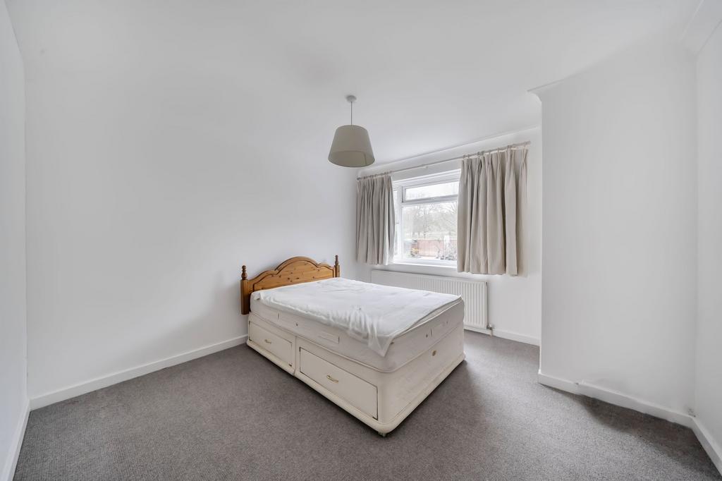 1st floor rear bedroom