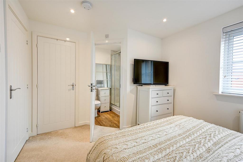 Bedroom 1 towards en-suite.jpg
