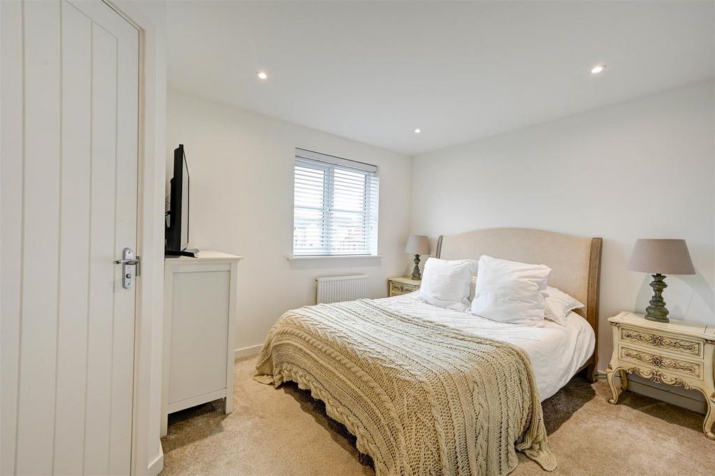 Bedroom 1.jpg