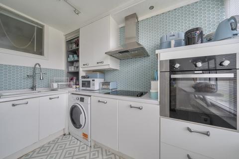 2 bedroom flat for sale, High Moor Court, Moortown, Leeds, LS17
