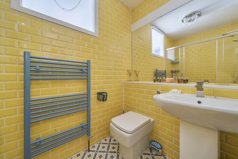 2 bedroom flat for sale, High Moor Court, Moortown, Leeds, LS17
