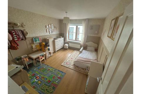 2 bedroom flat for sale, Greenlands Road, Basingstoke, RG24