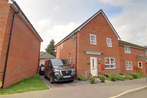 4 bedroom detached house for sale, Manor Road, Newent