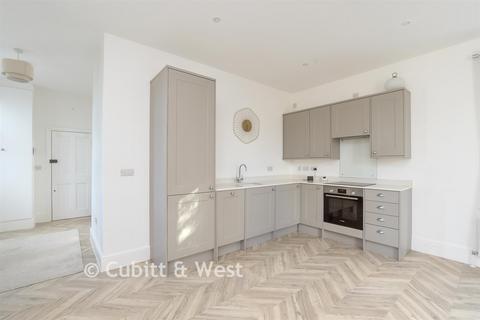 1 bedroom flat for sale, Brockmere, Reigate RH2