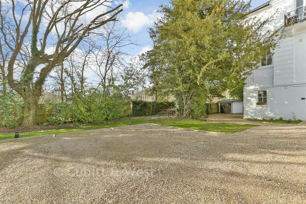 Driveway/Parking