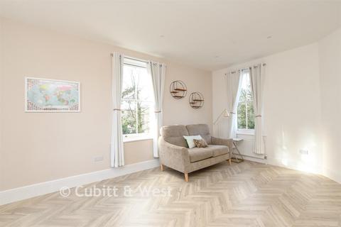 1 bedroom flat for sale, Brockmere, Reigate RH2