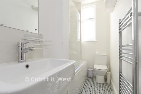 1 bedroom flat for sale, Brockmere, Reigate RH2
