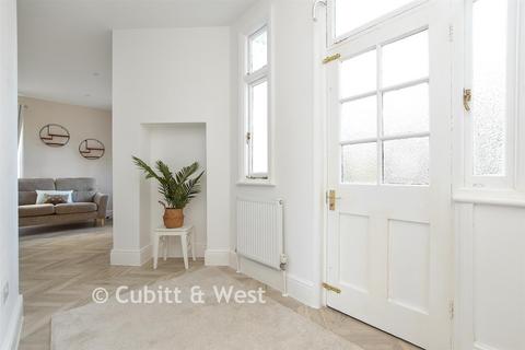 1 bedroom flat for sale, Brockmere, Reigate RH2