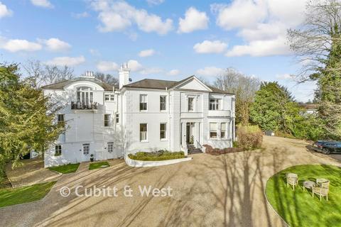 1 bedroom flat for sale, Brockmere, Reigate RH2