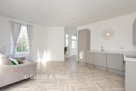 1 bedroom flat for sale, Brockmere, Reigate RH2