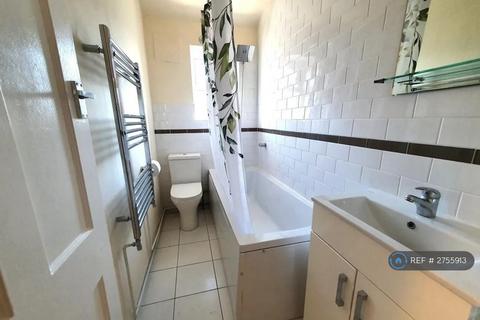 2 bedroom terraced house to rent, Osborne Road, Dagenham, RM9