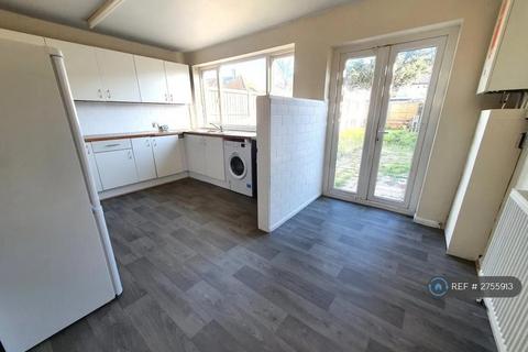 2 bedroom terraced house to rent, Osborne Road, Dagenham, RM9