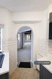 2 bedroom flat to rent, Moor Park Lane, Farnham, GU9