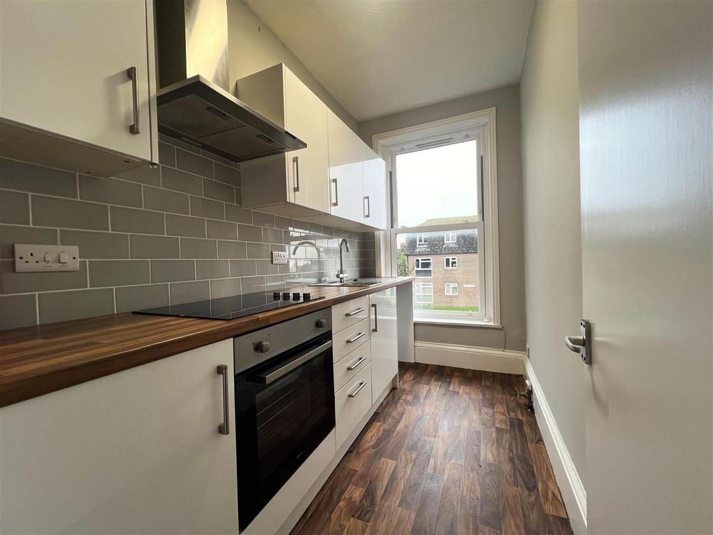 Kitchen 2.JPG