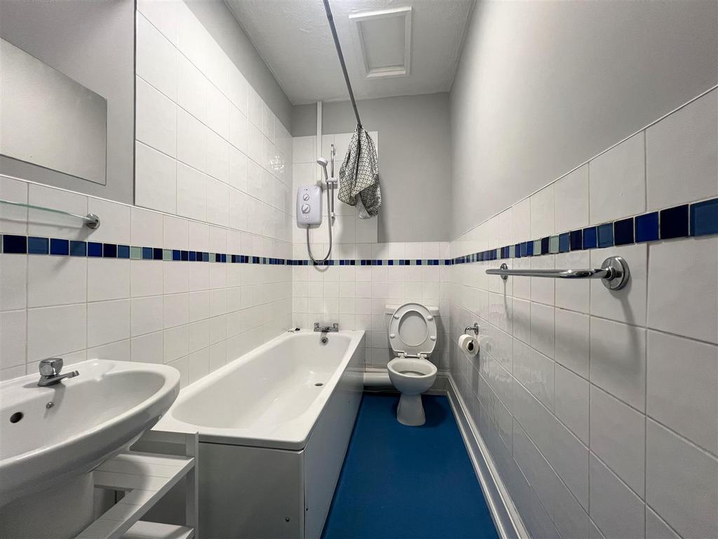 Bathroom.JPG