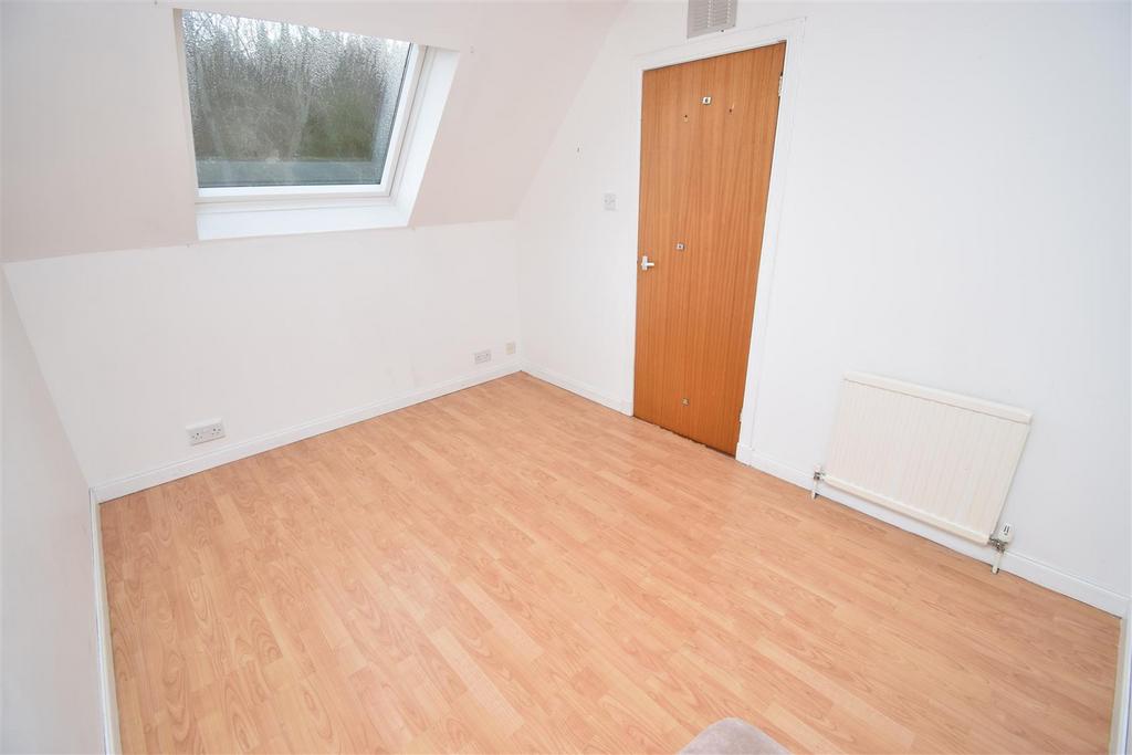 Bedroom two (2).jpg