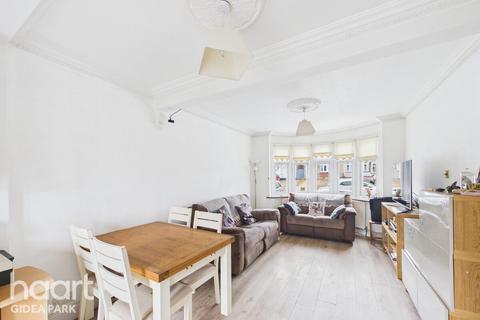 3 bedroom terraced house for sale, Northumberland Avenue, Hornchurch