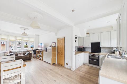 3 bedroom terraced house for sale, Northumberland Avenue, Hornchurch