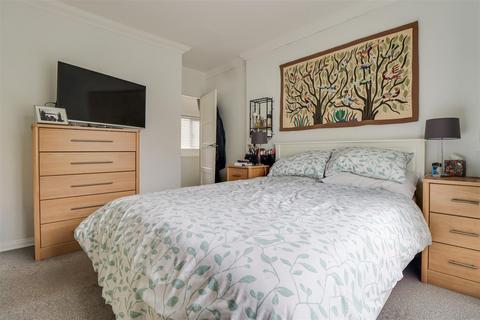 undefined, Hurst Way, Leigh-On-Sea SS9