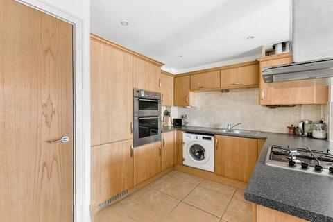 2 bedroom flat to rent, 1a Leslie Park Road, Croydon CR0