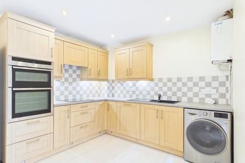 2 bedroom terraced house to rent, Hanstone Close, Cirencester, GL7