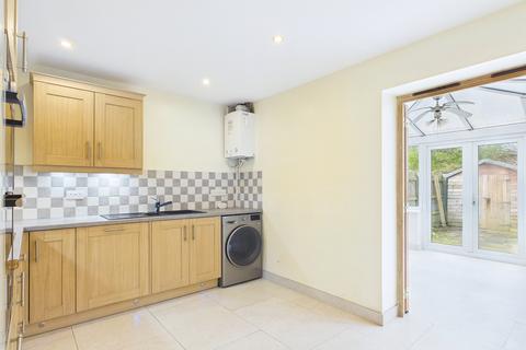 2 bedroom terraced house to rent, Hanstone Close, Cirencester, GL7