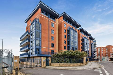2 bedroom flat for sale, Canute Road, Southampton, SO14