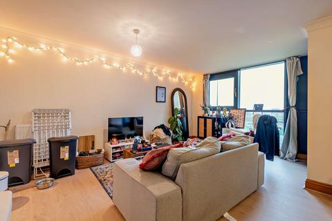 2 bedroom flat for sale, Canute Road, Southampton, SO14