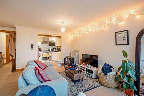 2 bedroom flat for sale, Canute Road, Southampton, SO14