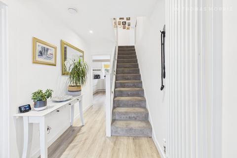 4 bedroom semi-detached house for sale, Gordon Road, St. Neots PE19