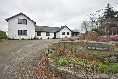 5 bedroom property with land for sale, Talgarreg, Llandysul SA44