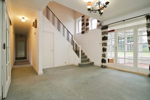 5 bedroom detached house for sale, Woodthorpe Park Drive, Wakefield