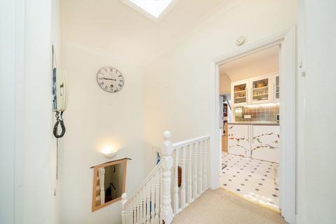 2 bedroom flat to rent, Alexandra Park Road, London N10