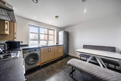 2 bedroom end of terrace house for sale, Hay Drive, Mitcham CR4