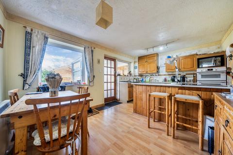 3 bedroom end of terrace house for sale, Richens Drive, Carterton, Oxfordshire, OX18