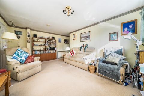 3 bedroom end of terrace house for sale, Richens Drive, Carterton, Oxfordshire, OX18