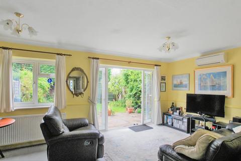 3 bedroom end of terrace house to rent, Russet Close, Hersham KT12