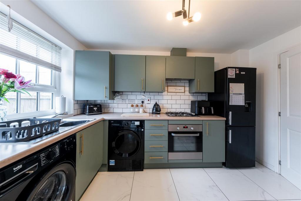 25 Hazelhurst Way-002.jpg
