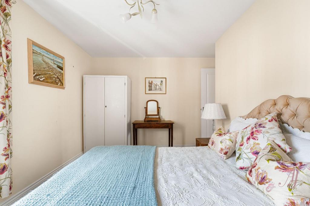 27 73924 watermarked.jpg