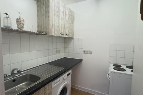 undefined, Hill Road, CR4