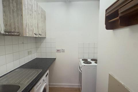 undefined, Hill Road, CR4