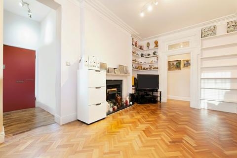 2 bedroom flat to rent, Canfield Gardens, London NW6