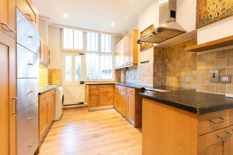 2 bedroom flat to rent, Canfield Gardens, London NW6