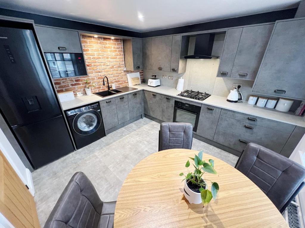 Kitchen / Dining Room